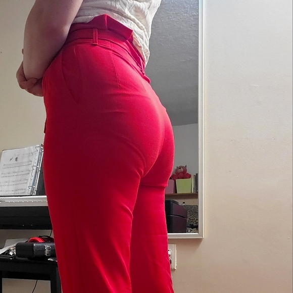Red high-waisted paperbag pants - Picture 6 of 6
